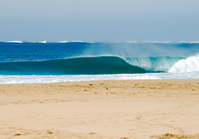 empty-beach-perfect-wave