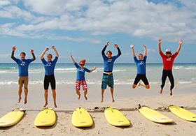 happy-surf-students