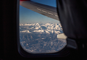 Flug nach Gudauri, Georgien mit Blick auf Kaukasus | Travel Delight