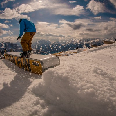 Shredschool mit den Ästhetikern in Zell am Ziller - Kostenloses Snowboard Coaching
