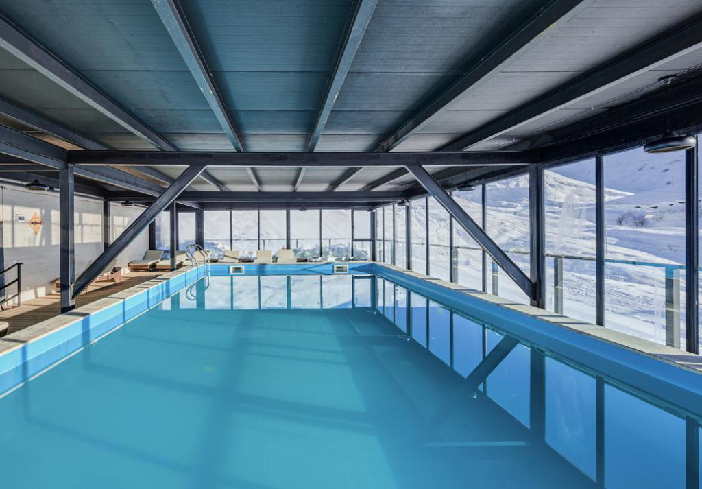 Pool Winterurlaub Freeride Gudauri Georgien | Travel Delight