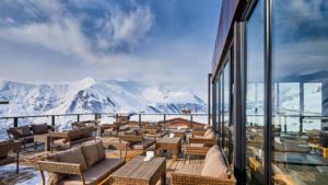 Terrasse Skiurlaub Gudauri Georgien | Travel Delight