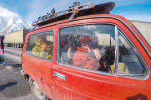 Gäste genießen ein komfortables Taxi